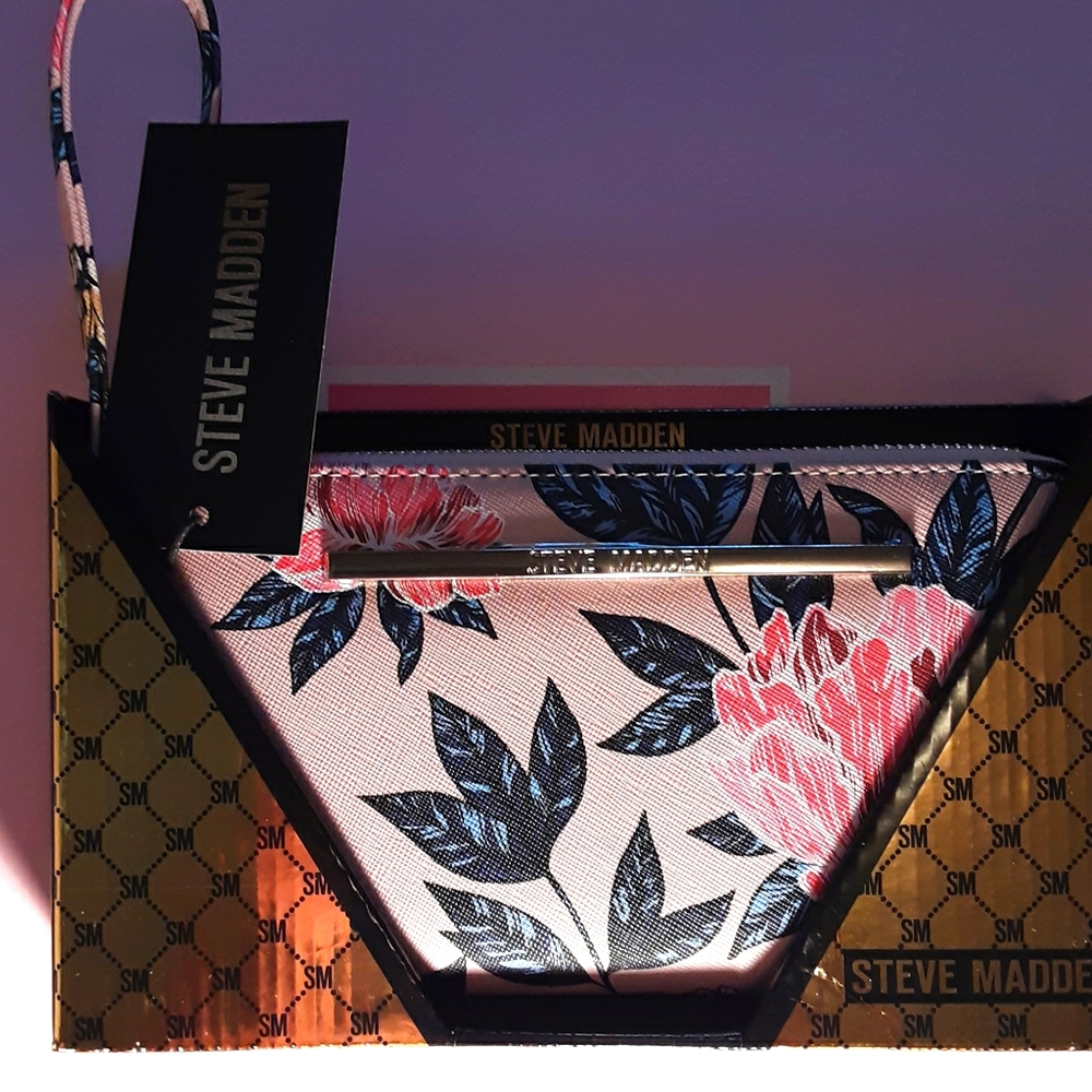 NWT Steve Madden Large Convertible Wristlet/Wallet